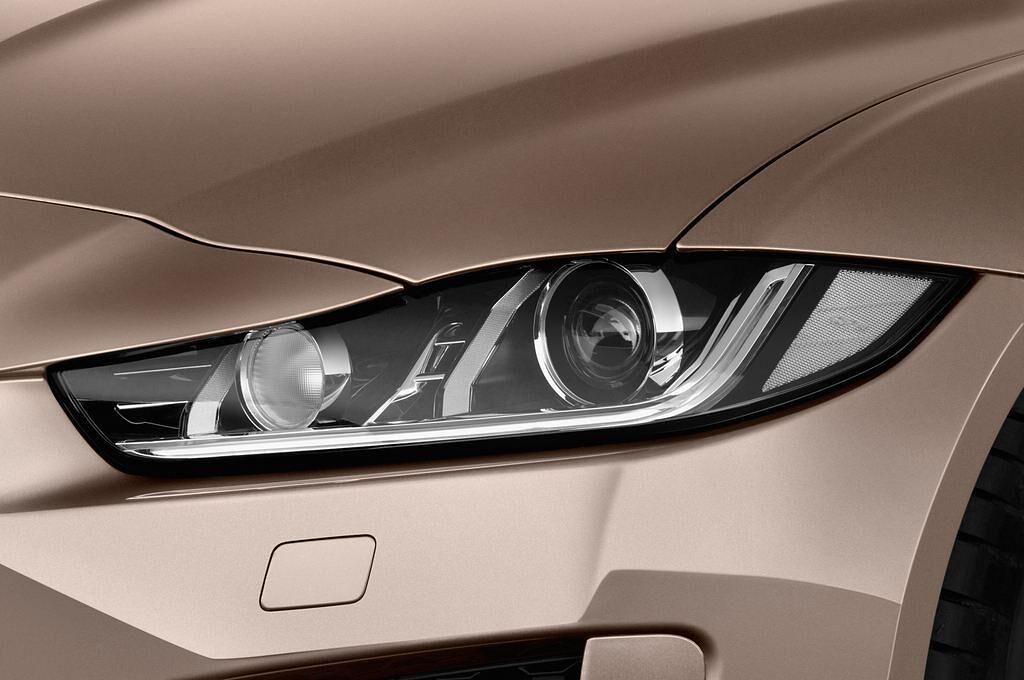 Jaguar XE (Baujahr 2016) R-Sport 4 Türen Scheinwerfer