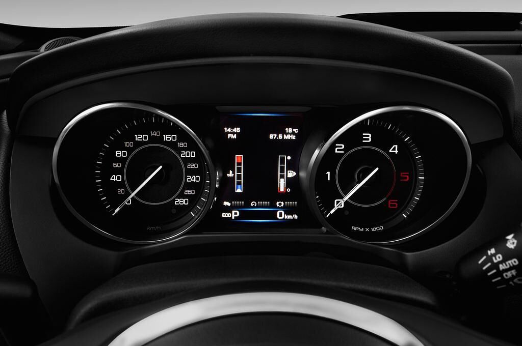 Jaguar XE (Baujahr 2016) R-Sport 4 Türen Tacho und Fahrerinstrumente
