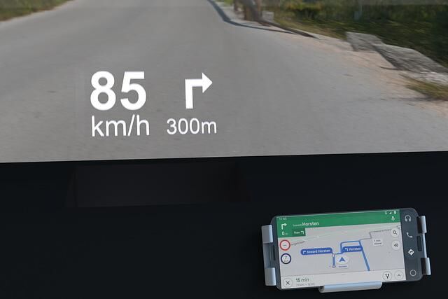 Statt großer Displays wird der Luca das Smartphone des Fahrers als Kombiinstrument nutzen