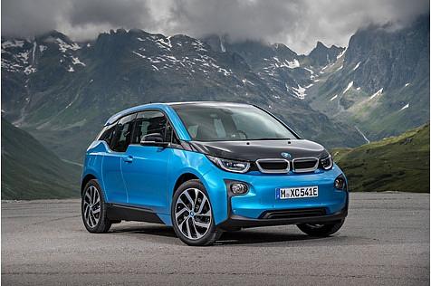 Der neue blaue Lack ist chic