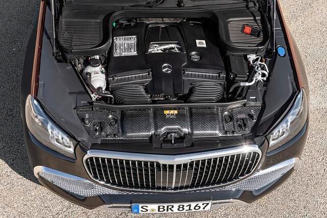 Unter der Haube steckt ein V8