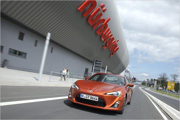 Viele Erprobungsstunden verbrachte der Sport-Toyota auf dem Nürburgring