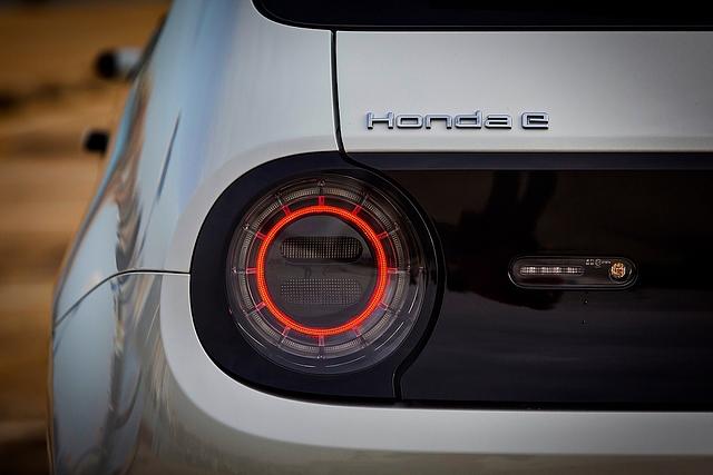 Gleiches Design wie vorne: Rückleuchte des Honda e