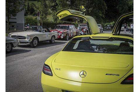 Classic trifft Moderne: Die E-Mobile fuhren ihre eigene Rallye