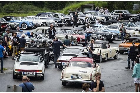 Auf den Parkplätzen der Mittagspausen geht es turbulent zu