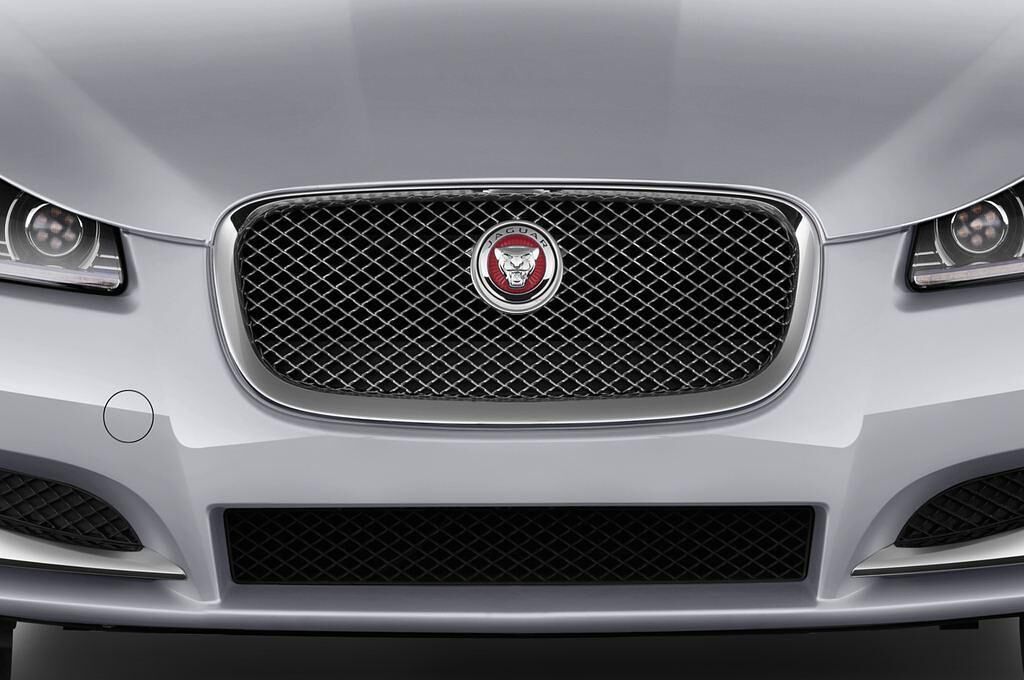 Jaguar XF (Baujahr 2015) 2.2 L Diesel 4 Türen Kühlergrill und Scheinwerfer