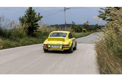 Das Porsche 911 RS 2.7 Coupé ist ein Homologations-Modell für den Rennsport