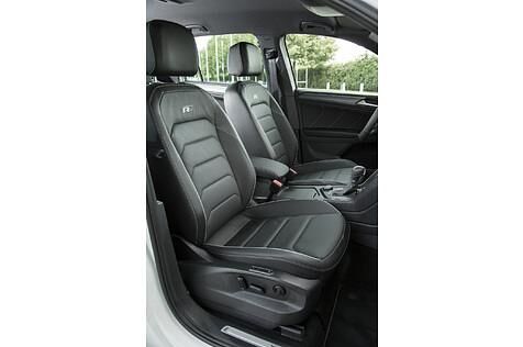Die Sitze im VW Tiguan 2.0 BiTDI 4motion könnten mehr Seitenhalt bieten
