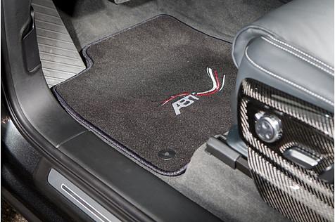 Abt Audi QS7 - selbst die Fußmatten sind im Abt-Look