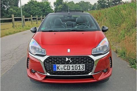 Von vorn schaut das DS3 Cabrio richtig schick aus.