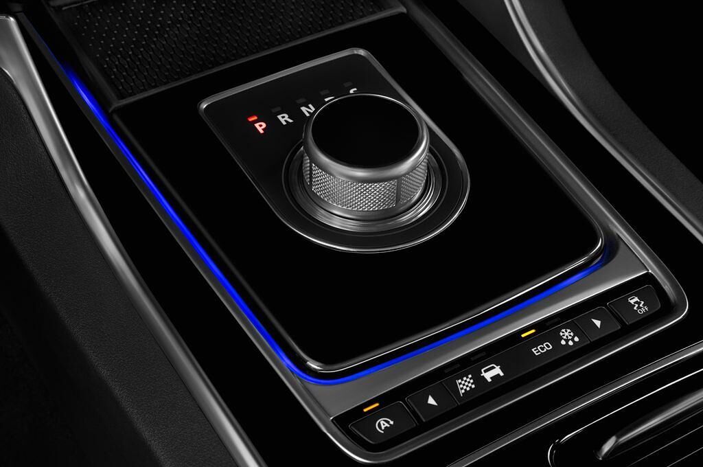 Jaguar XF (Baujahr 2017) R-Sport 4 Türen Schalthebel