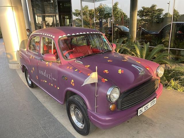 Der Hindustan Ambassador verkommt langsam zu einem Relikt aus einer anderen Zeit