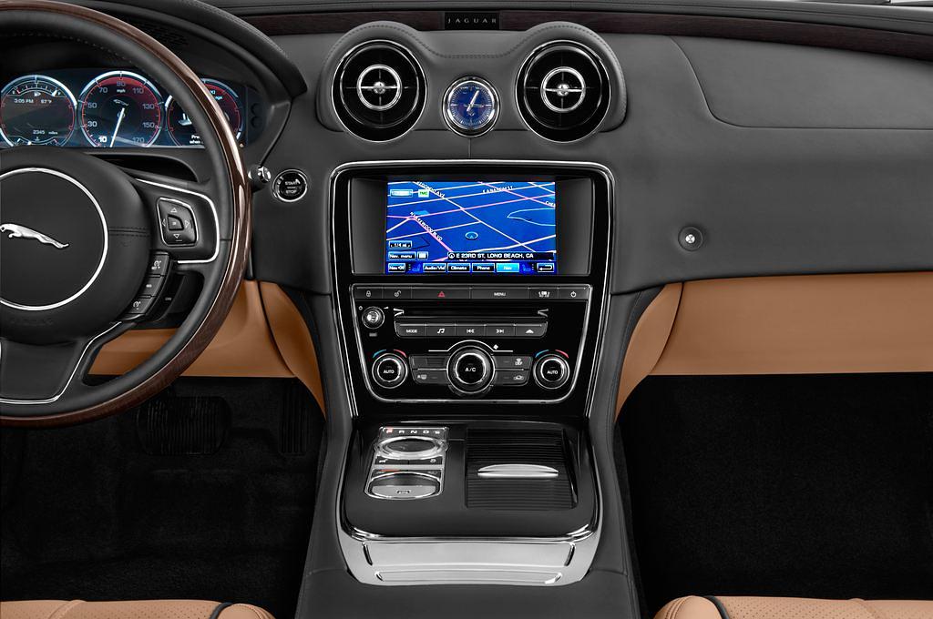 Jaguar XJ (Baujahr 2012) Supersport 4 Türen Mittelkonsole