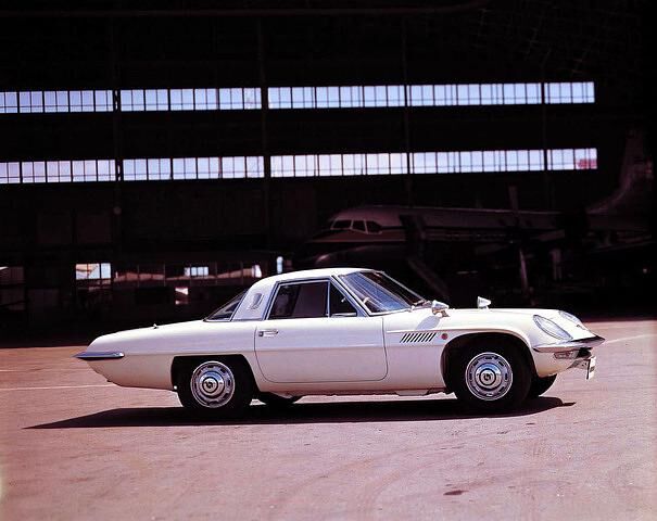 Der Mazda Cosmo Sport 110 S brilliert beim 84-Stunden-Rennen auf dem Nürburgring
