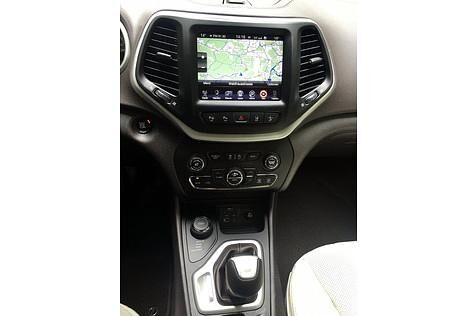 Jeep Cherokee 2.2 Multijet Overland - aufgeräumtes Cockpit