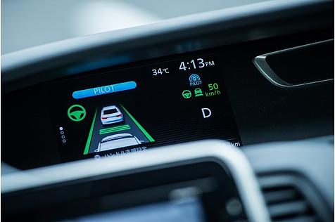 Nissan ProPilot 1 - Autobahnassistent in Serena und Qashqai