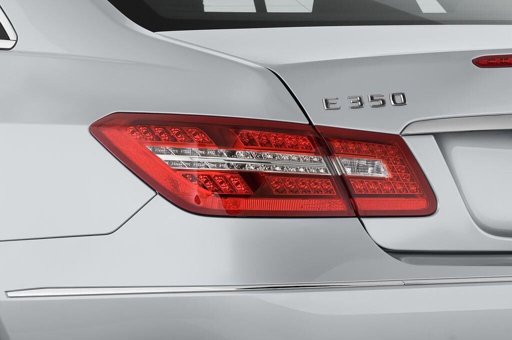 Mercedes E-Class (Baujahr 2010) - 2 Türen Rücklicht