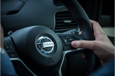 Nissan ProPilot 1 - Autobahnassistent in Serena und Qashqai