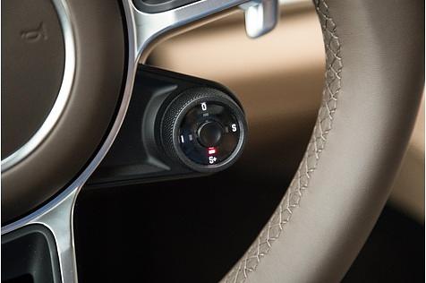 Porsche Panamera 4S Diesel - der Fahrprogrammschalter wirkt wie ein Fremdkörper