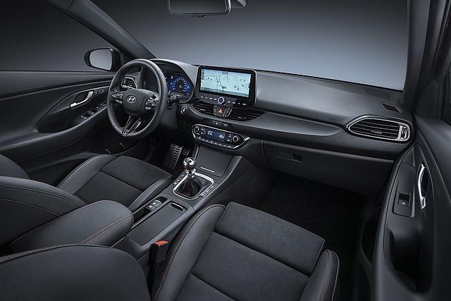 Der zentrale Touchscreen ist auf 10,25 Zoll gewachsen