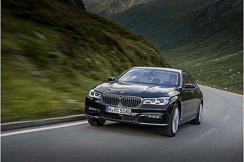 Die Limousine kann bis zu einer Geschwindigkeit von 140 km/h rein elektrisch fahren