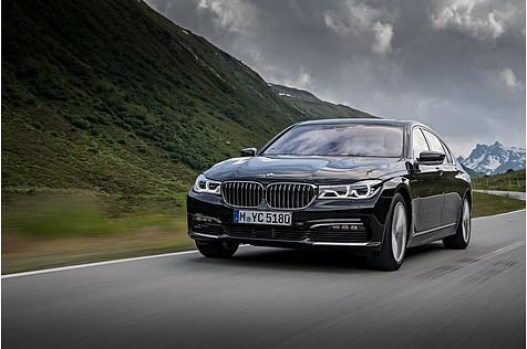 Nach 5,3 Sekunden erreicht der Allrad-PHEV-7er aus dem Stand Landstraßen-Tempo.