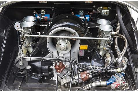 Der berühmte Fuhrmann-Motor leistet im Abarth-Porsche 135 PS
