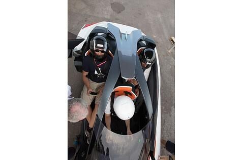 Als Beifahrer fährt es sich im Nissan BladeGlider sehr komfortabel.