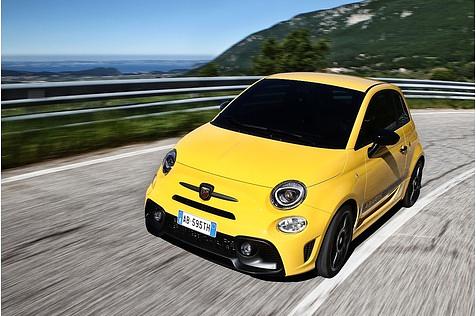 Der Fiat Abarth Competizione flitz tiefer über den Asphalt