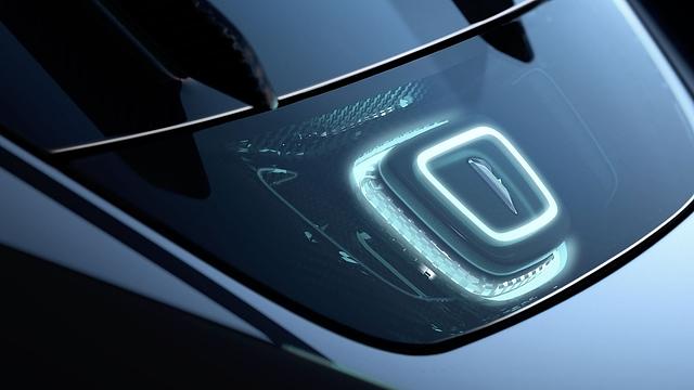 Das leuchtende Pininfarina-Herz ist Markenzeichen des Autos