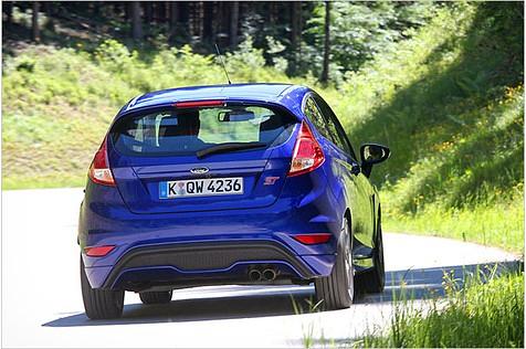 Das kräftige Blau nennt Ford "Performace-Blau Metallic"