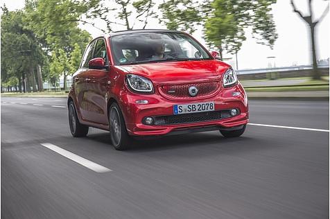 Der Smart Brabus Forfour schafft 180 km/h