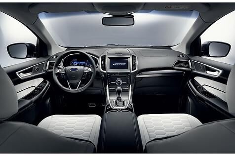 Das Cockpit des Ford S-Max Vignale.