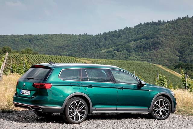 Fast 4,80 Meter ist der Passat Alltrack lang