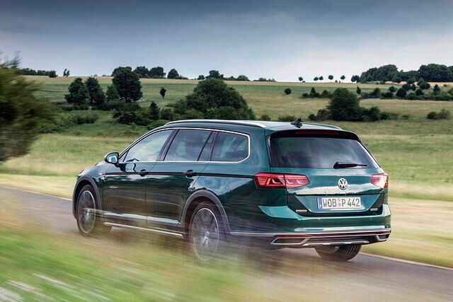 Ein ernsthafter Geländewagen kann der mit 17-Zoll-Alus ausgerüstete Robusto-Passat nicht sein, das sind viele SUV allerdings auch nicht mehr