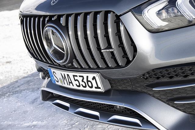 Der AMG-Kühlergrill ist markant