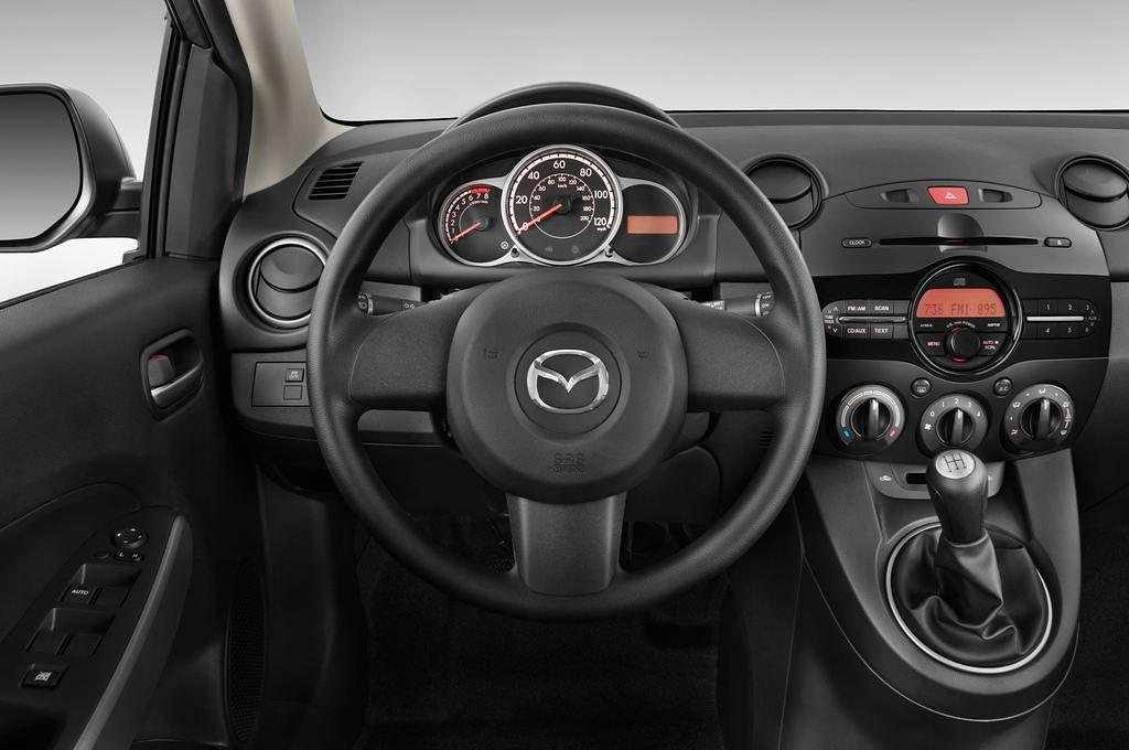 Mazda Mazda2 (Baujahr 2011) Center-Line 5 Türen Lenkrad