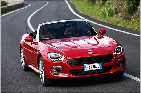 Das Auto neigt sich in der Kurve ziemlich stark, die Balance eines Hecktrieblers ist aber immer spürbar und das ist gut