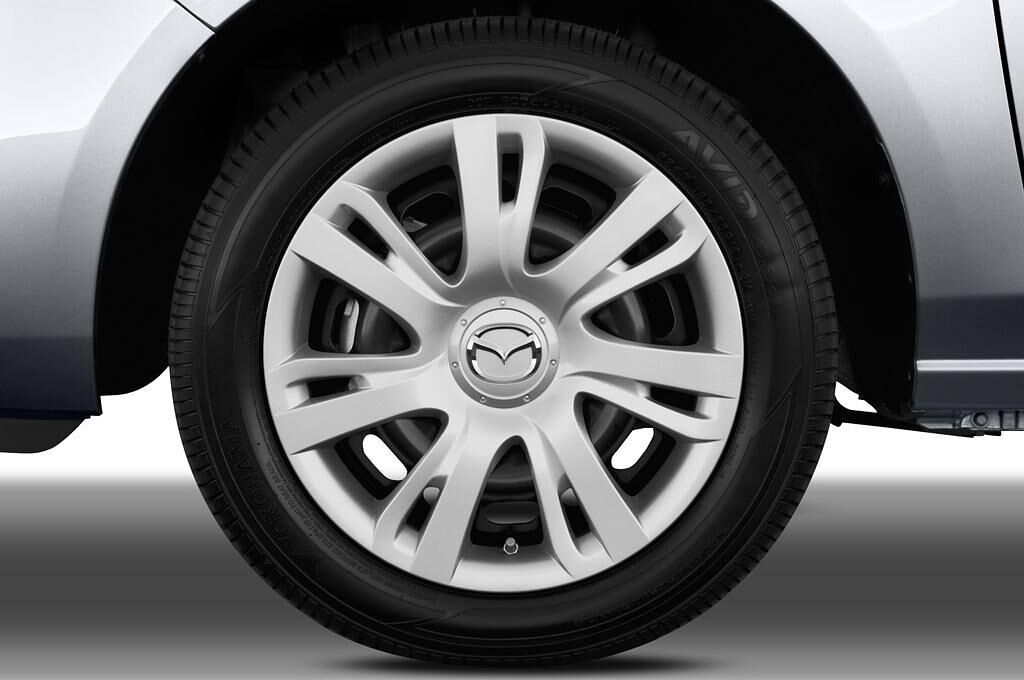 Mazda Mazda2 (Baujahr 2011) Center-Line 5 Türen Reifen und Felge