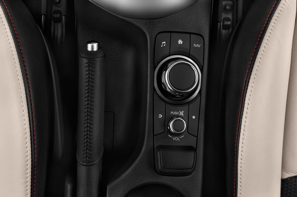 Mazda Mazda2 (Baujahr 2015) Exclusive Line 5 Türen Radio und Infotainmentsystem