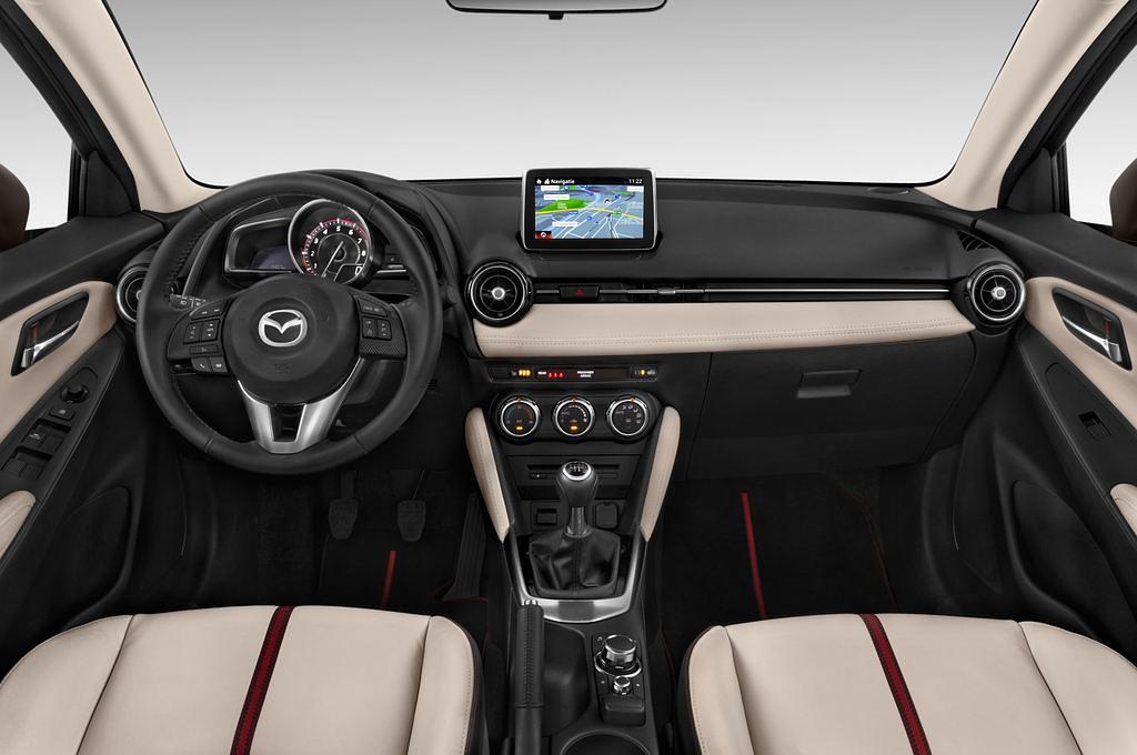 Mazda Mazda2 (Baujahr 2015) Exclusive Line 5 Türen Cockpit und Innenraum
