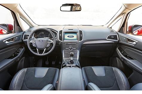 Das Cockpit des Ford S-Max.