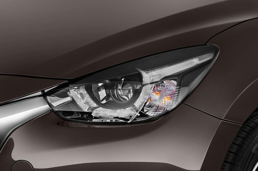 Mazda Mazda2 (Baujahr 2015) Exclusive Line 5 Türen Scheinwerfer