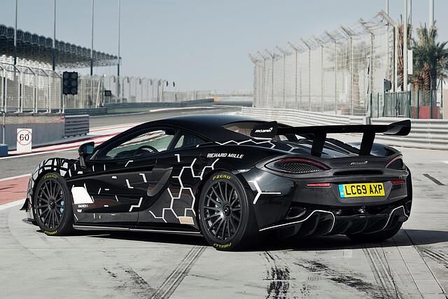 Der McLaren 620R ist vielleicht keine Schönheit, dafür aber in Kurven extrem schnell