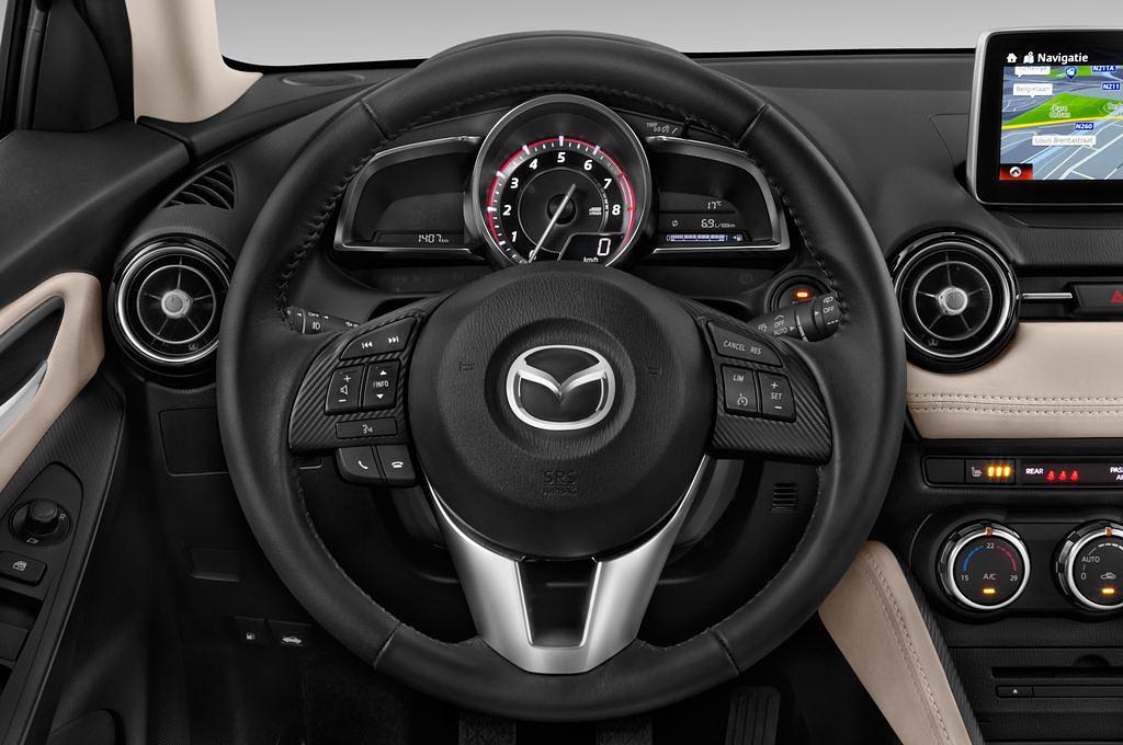 Mazda Mazda2 (Baujahr 2015) Exclusive Line 5 Türen Lenkrad