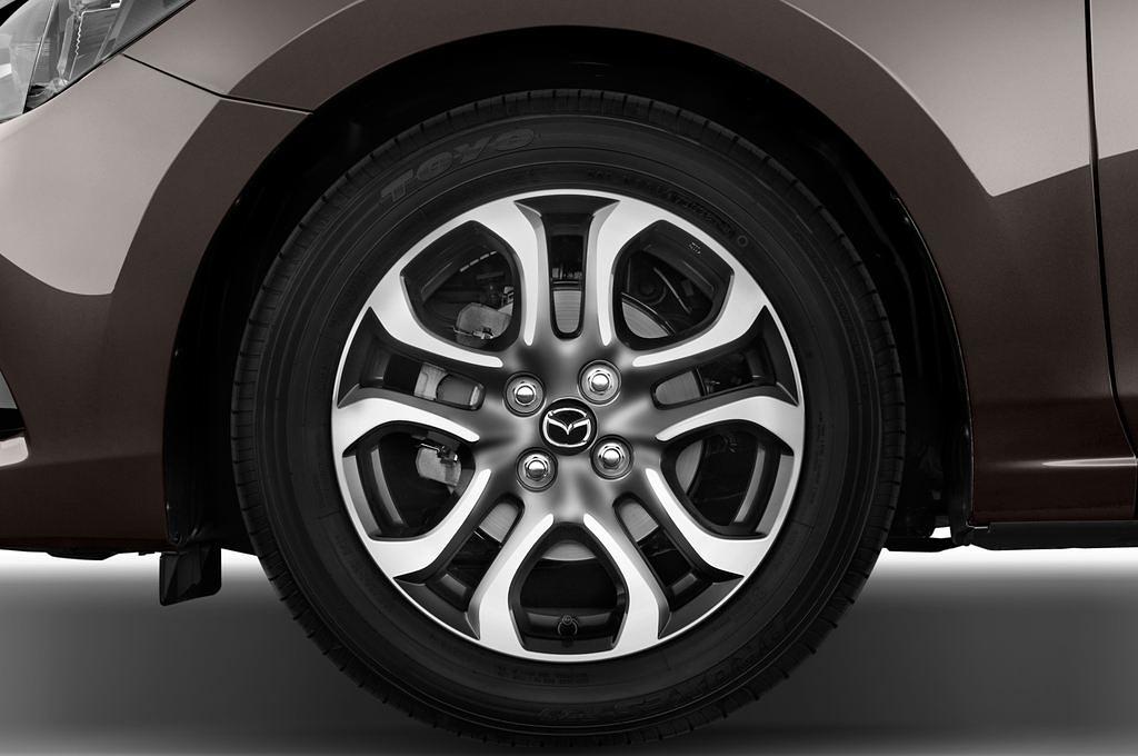 Mazda Mazda2 (Baujahr 2015) Exclusive Line 5 Türen Reifen und Felge