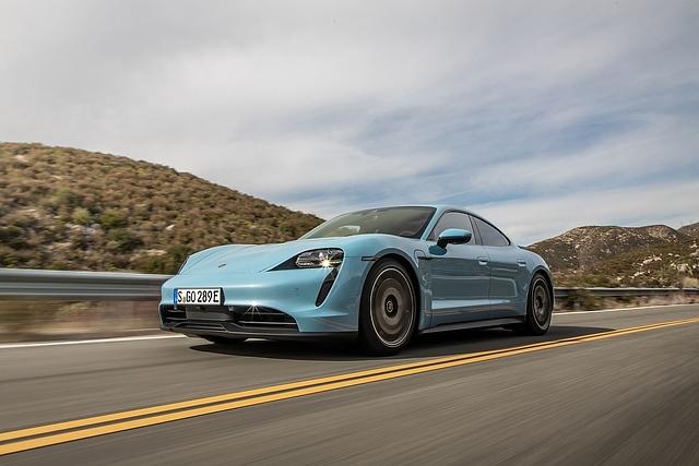 Der Porsche Taycan 4S ist bis zu 250 km/h schnell