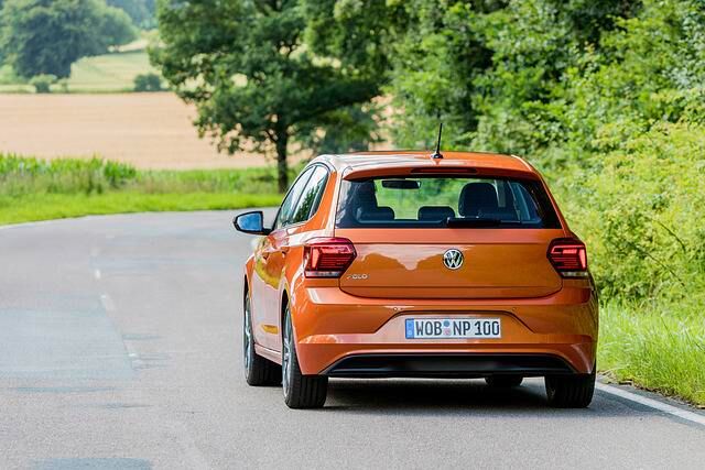 Was für Größe, Anmutung und Fahrverhalten gilt, gilt allerdings auch beim Preis: In Sachen Kosten hat sich der VW Polo längst in Kompaktwagen-Sphären vorgearbeitet