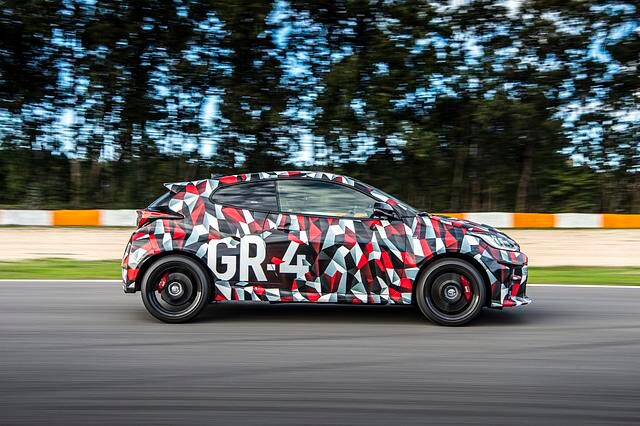 Entsprechend dem WRC-Reglement setzt Toyota auf ein 1,6-Liter-Triebwerk, allerdings mit nur drei Zylindern