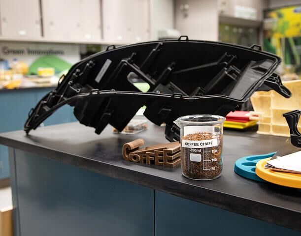 Bei Ford sollen zukünftig Autoteile aus den Schalen von Kaffeebohnen hergestellt werden